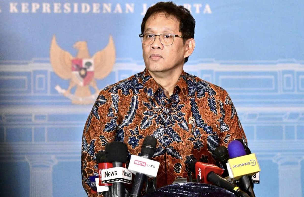 piala_talk's tweet photo. 🚨 Rp240 Triliun Buat Kopdes, APBN yang Bayarin Cicilannya?

Purbaya pernah bilang, pemerintah menyiapkan skema pembiayaan jumbo untuk Kopdes Merah Putih. Nilainya nggak main-main, dan anggaran negara ikut turun tangan.

Tiap Kopdes bisa mendapat hingga Rp3 miliar

Dananya berbentuk pinjaman, bukan hibah

Cicilan pokok dan bunga direncanakan dibayar bertahap lewat APBN

Estimasinya sekitar Rp40 triliun per tahun selama 6 tahun

Karena pakai uang negara, pengawasannya wajib ketat. Jangan sampai Kopdes belum cuan, negara duluan yang nombok.