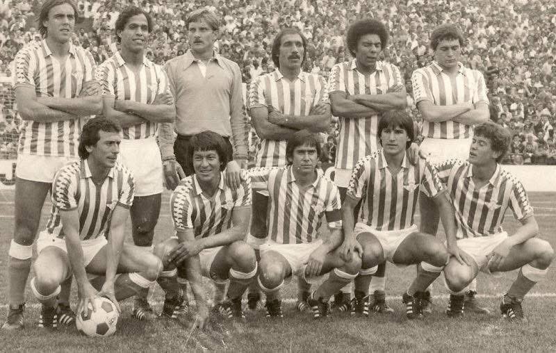 olympia_vintage's tweet photo. #RealBetis 1980/81.

Gerardo, Álex, Barroso, Ortega, Peruena, Gordillo.
Morán, Diarte, Cardeñosa, Casado, Parra. https://t.co/EKOuiIlEad