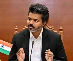 SurajKrBauddh's tweet photo. दलित युवक की सरेराह हत्या। 💔

​तमिलनाडु के कोडईकनाल में खेत में घोड़ा चरने की बात को लेकर सवर्णों ने वी. रामार नामक दलित युवक को जातिगत गालियां देते हुए चाकू से गोदकर निर्मम हत्या कर दी।

​हिंदू समाज में हर रोज दलितों की हत्याएं हो रही हैं। भयावह! https://t.co/mgeYLk2jJq
