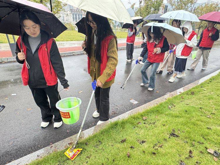 destiny16iu8's tweet photo. Our neighborhood’s spring cleanup day is this Sat 9AM at Central Park! Bring gloves u0026 grab a free reusable bag—help spruce up our block, meet neighbors, and win a small plant for your hard work. See you there! https://t.co/BCLs7oswjO