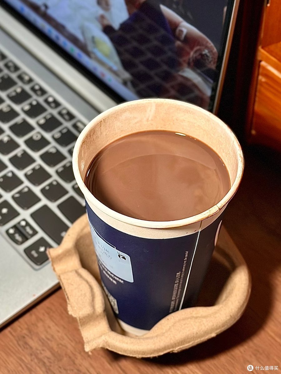 aboldebouis's tweet photo. It’s the little warm rituals that make the holidays glow—steaming cocoa, twinkling lights, and tiny moments that stick to your heart https://t.co/U9XQWX2rQ3