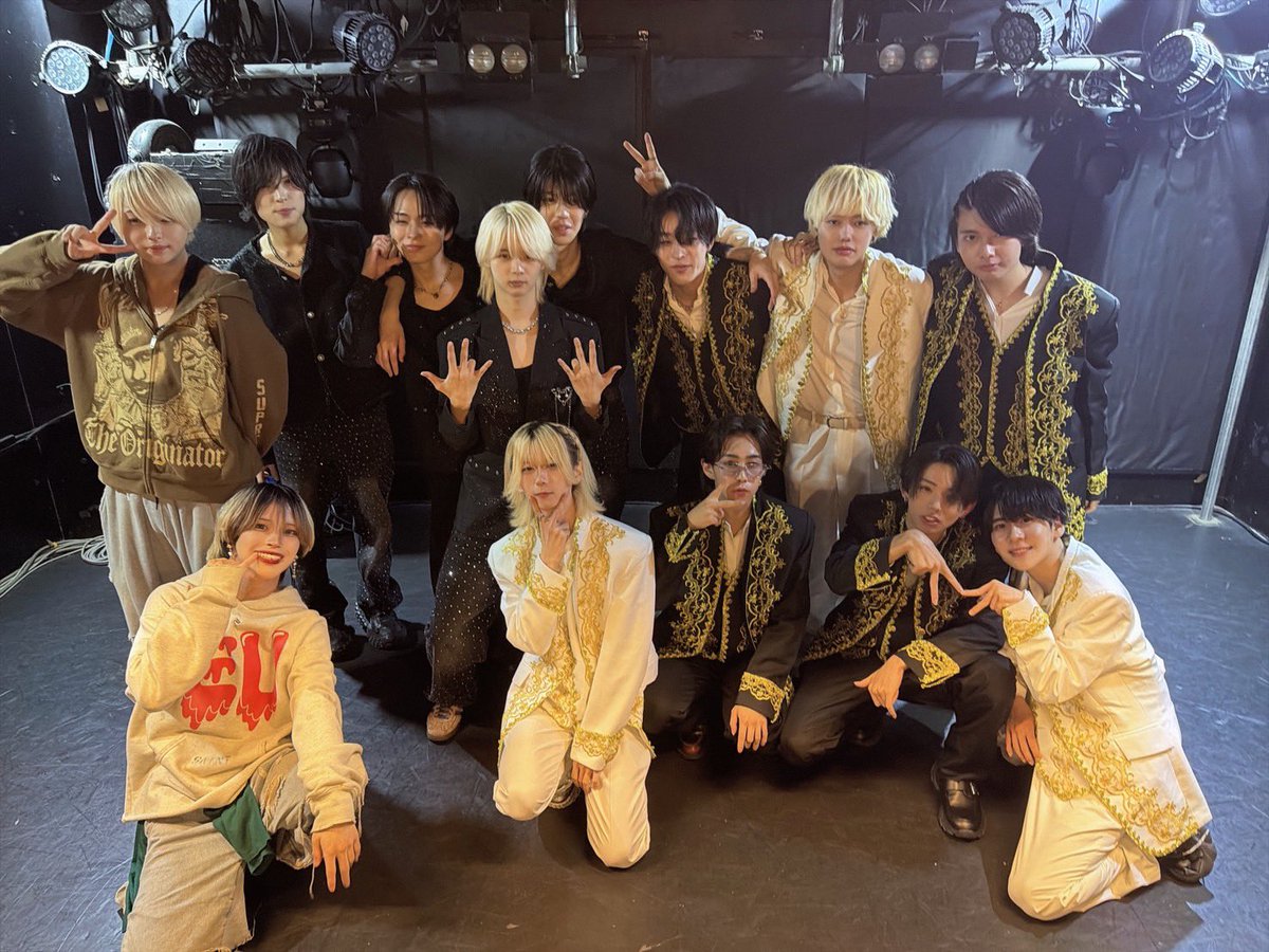 mellows_rinx's tweet photo. 🌙Mellowsデビューライブありがとうございました！🌙

たくさんのご来場、そして温かい応援のおかげで最高のスタートを切ることができました！

今日からMellowsの物語が始まります。
これからもっと素敵な景色を一緒に見に行きましょう✨

#りんくす #にっこりんくす https://t.co/Atbj4JI4Le