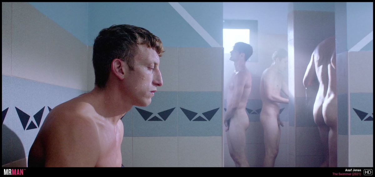 MrMan's tweet photo. What would you do if you were in this locker room? 🤔 https://t.co/z4wFT2XwzQ https://t.co/Q5x7QajdAE