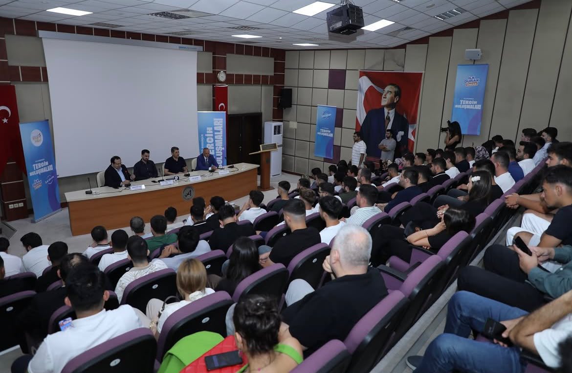 mrasitunal's tweet photo. 📍 Antalya

Akdeniz Üniversitesi’nde 81 İl Tercih Buluşmaları kapsamında üniversite tercihi yapacak gençlerle bir araya geldik.

Tercih sürecinde faydalı olacağını düşündüğümüz tecrübelerimizi paylaştık, sorularını cevapladık, gelecek planları üzerine güzel bir sohbet gerçekleştirdik.