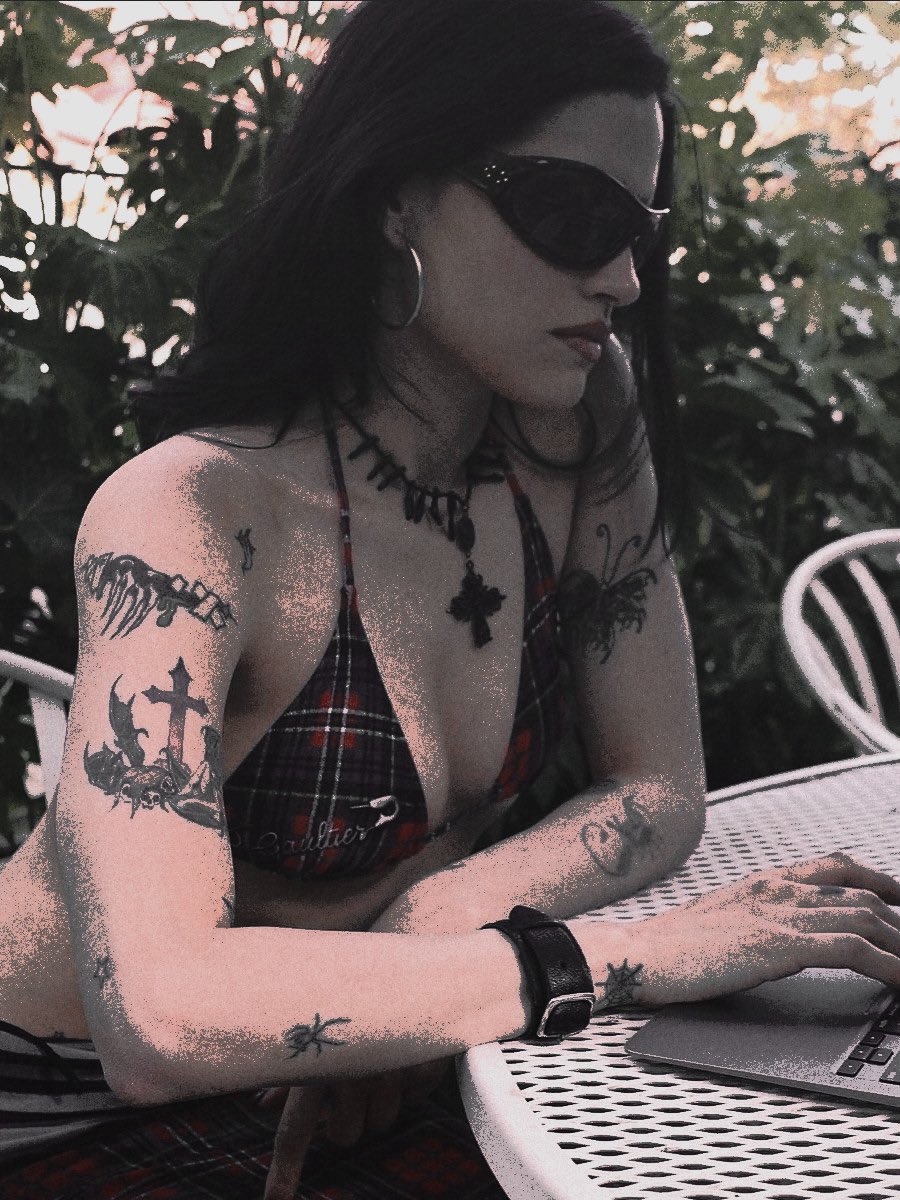 clair_obscurx's tweet photo. ᅠ
                               🔔 𝓘𝙽𝚂𝚃𝙰𝙶𝚁𝙰𝙼

                     𝗰𝗮𝗺𝗲𝗿𝗼𝗻_𝘀𝗶𝗻𝗰𝗹𝗮𝗶𝗿 𝗷𝘂𝘀𝘁 𝗽𝗼𝘀𝘁𝗲𝗱 :
                 "a month of laughs &amp; sun 🌞🕺"

ᅠ https://t.co/98oSKORIuV