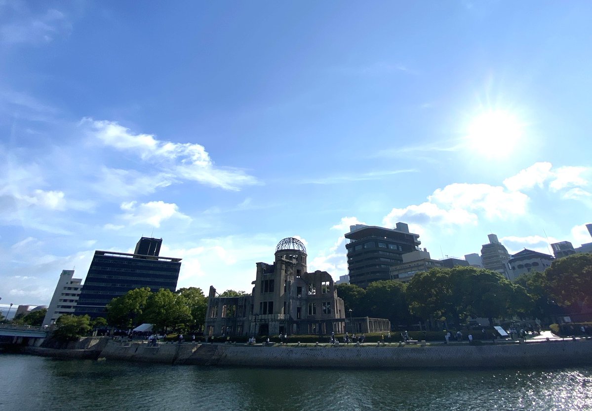yokonandes's tweet photo. 【8月6日】13年前に亡くなった父の命日は8月17日。去年亡くなった母の命日は5月8日。大切な人の「命日」は…残された者にとってもかけがえのない日。今日「8月6日」の広島は…およそ14万人の方の「命日」だ。静かに…穏やかに。遺族の気持ちに寄り添える「真の平和の日」でありますように！ https://t.co/UU4HzttJS5