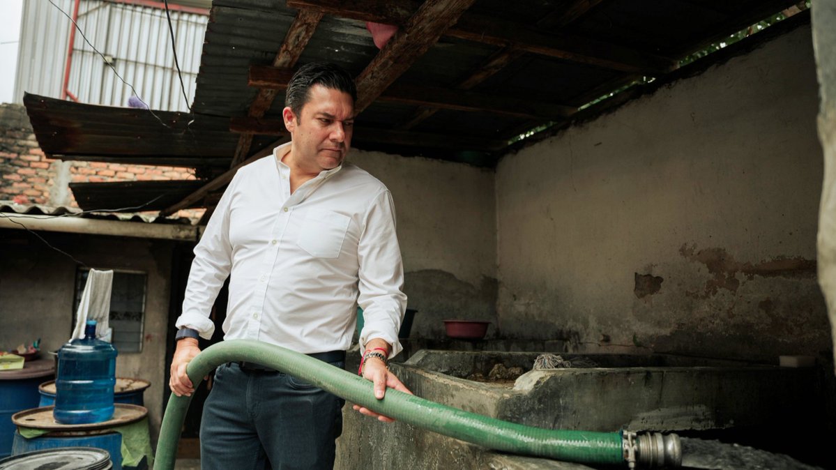 juandiegozelaya's tweet photo. ¡El agua de los camiones cisternas es y seguirá siendo totalmente gratis!

Con esa certeza, nuestras cisternas han recorrido barrios, colonias, escuelas y hospitales, completando más de 1,500 viajes y entregando más de 3.4 millones de galones de agua potable sin costo alguno. https://t.co/Gq0o7KxpZM