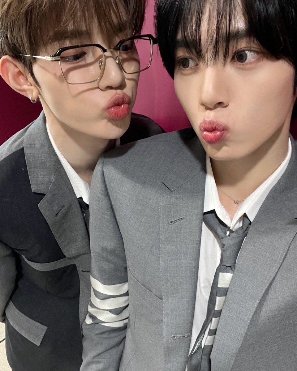 ainiluvhz's tweet photo. 시간이 지나도 변하지 않는게 있대..
ㄴ 있지 윶늘 https://t.co/O8bnzJxdZP