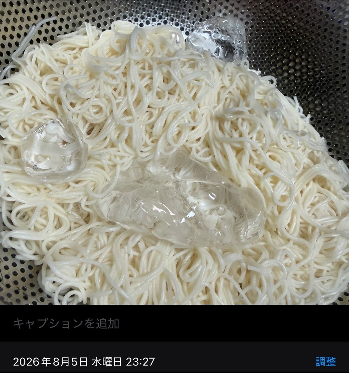 yoimachiuzzzme's tweet photo. ✨まいにちそうめんDay5✨

3束完食😋！

本日のアレンジレシピは
さかな(@Sakanavyy)×鴉(@nobody2262)
うーる(@uwaaaa_bot)×私から‼️

【焼きそうめん】
茹でたそうめんを油でパリッと焼け目が着くまで焼く！あとはお好みで！

【夏バテ防止つけ汁】
卵納豆キムチオクラネギ麺つゆごま油をどーん！ https://t.co/iq72O9JOt7