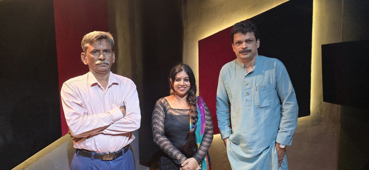 harishankarem's tweet photo. Voice at Sarcastic Fridays Studios Aluvi Centre 
തുമ്പപ്പൂക്കുടം 🏵️ Thumbappookkudam 🏵️
Vox : Sharanya Sreedas 
With lyricist Jayaraj Thacheril and Sriviswesh Babu (Sound Engg. / Edit ✏️) https://t.co/5QG8PrgPSl