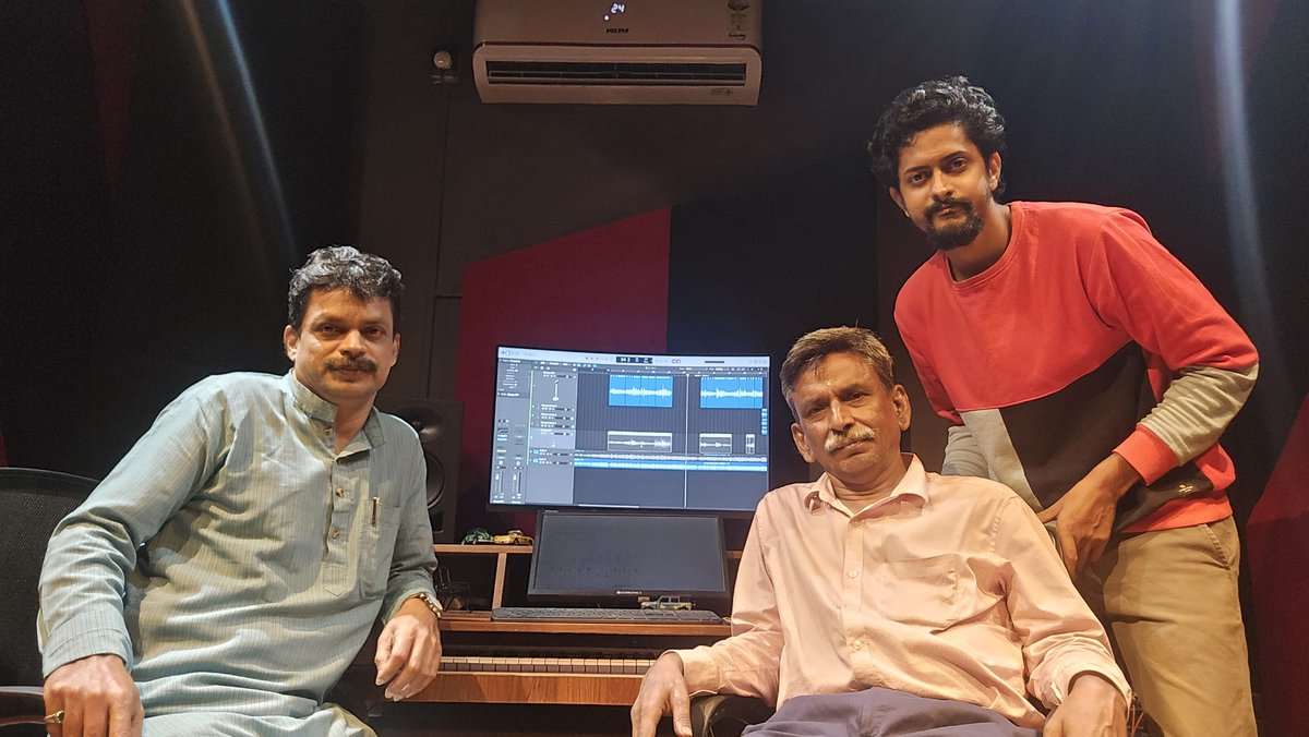 harishankarem's tweet photo. Voice at Sarcastic Fridays Studios Aluvi Centre 
തുമ്പപ്പൂക്കുടം 🏵️ Thumbappookkudam 🏵️
Vox : Sharanya Sreedas 
With lyricist Jayaraj Thacheril and Sriviswesh Babu (Sound Engg. / Edit ✏️) https://t.co/5QG8PrgPSl