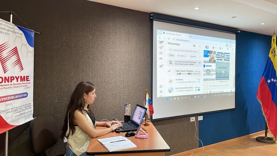 FONPYME_VE's tweet photo. Tener una buena idea es el primer paso, ¡saber estructurarla lo cambia todo!

Junto a @Fonpyme_ve y la Escuela Itinerante, +140 emprendedores de Apure aprendieron a planificar, presupuestar y darle forma a sus proyectos desde WhatsApp. 📱

¡Construyendo futuro desde las bases! https://t.co/8e3ctWahol