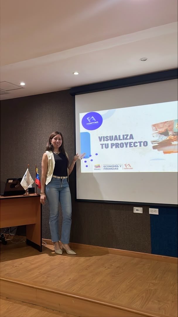 FONPYME_VE's tweet photo. Tener una buena idea es el primer paso, ¡saber estructurarla lo cambia todo!

Junto a @Fonpyme_ve y la Escuela Itinerante, +140 emprendedores de Apure aprendieron a planificar, presupuestar y darle forma a sus proyectos desde WhatsApp. 📱

¡Construyendo futuro desde las bases! https://t.co/8e3ctWahol