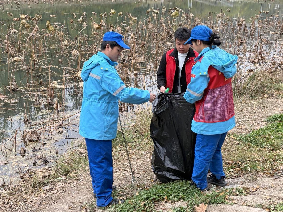 mnskhann's tweet photo. [Community Clean-Up this Sat 9AM at Central Park! Bring gloves u0026 water—let’s make our neighborhood shine together! All ages welcome.]， https://t.co/miVnaeuiyX