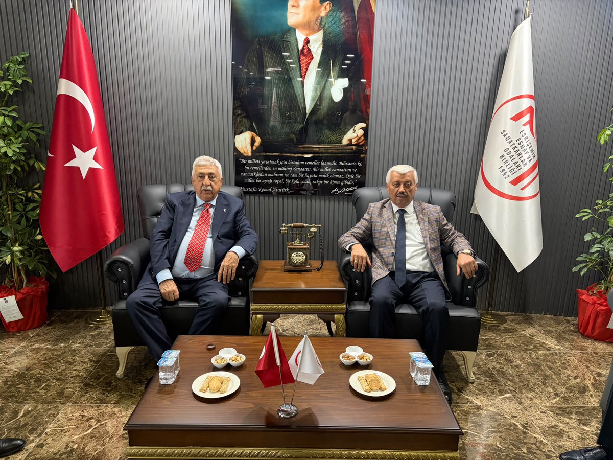 B_Palandoken's tweet photo. TESK Genel Başkan Vekilim ve Türkiye Fırıncılar Federasyonu Başkanımız Halil İbrahim Balcı, TESK Yönetim Kurulu Üyemiz ve Aydın Esnaf ve Sanatkârlar Odaları Birliği Başkanımız Muhammet Ali Künkcü ile birlikte, Eskişehir Esnaf ve Sanatkârlar Odaları Birliği Başkanımız Adnan Karamanlı ile Yönetim Kurulu Üyeleri; Eskişehir Elektrikçiler Odası Başkanı Cafer Adıgüzel, Eskişehir Marangozlar ve Mobilyacılar Odası Başkanı Mustafa Köroğlu, Eskişehir Servis Araçları Odası Başkanı Cem Ünal, Eskişehir Terziler Odası Başkanı Nurhan Güdücübaş, Eskişehir Berberler ve Kuaförler Odası Başkanı Fethi Özkara ile Mahmudiye Esnaf ve Sanatkârlar Odası Başkanı Mesut Kızıldağ’a hayırlı olsun ziyaretinde bulunduk.

Ziyaretimizde esnaf ve sanatkârlarımızın gündemindeki konular, sektörlerin beklentileri ve çözüm önerileri üzerine kapsamlı değerlendirmelerde bulunarak karşılıklı görüş alışverişi gerçekleştirdik. Esnaf teşkilatımızın daha da güçlenmesine katkı sağlayacak ortak çalışmalar ve iş birliği imkanlarını istişare ettik.

Nazik ev sahiplikleri dolayısıyla başta Eskişehir Esnaf ve Sanatkârlar Odaları Birliği Başkanımız Adnan Karamanlı olmak üzere kıymetli yönetim kurulu üyelerimize teşekkür ediyor, çalışmalarında başarılar diliyorum.