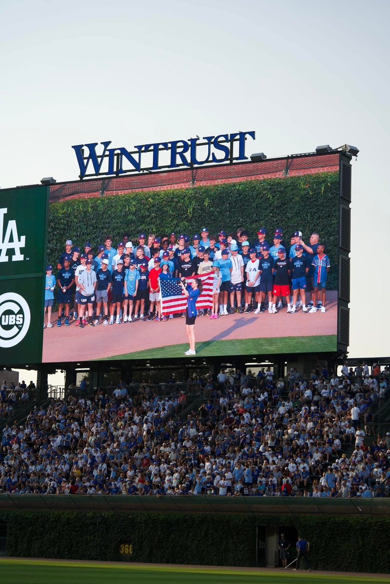 MidwestNTIS's tweet photo. 📸Memorable evening at @OFCWrigleyField! Thanks again to all @USABaseball Midwest families in attendance!
#USABaseball #MidwestDugout #NTIS #EarnedNotGiven #WrigleyField #SendoffToNC https://t.co/ZwkubFnkIS