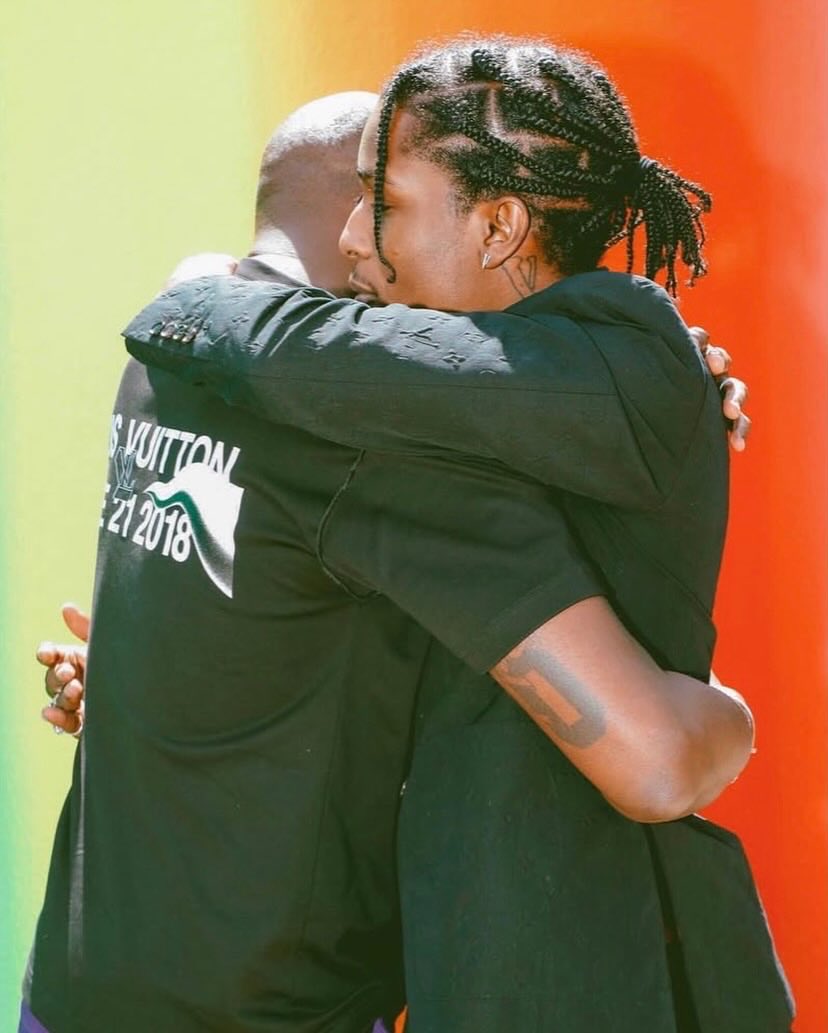 Ovrnundr's tweet photo. A$AP Rocky says Ye was jealous over Virgil Abloh’s connection to A$AP Mob 😳 

“Kanye deaded that sh*t when he started seeing Virgil did my album cover for free, did my tour, creative, all that for free”

📹 @theonlyjasonlee https://t.co/Eh5VCbWUCh