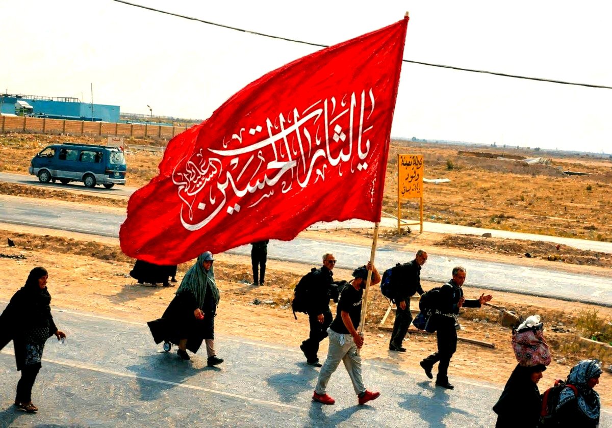fatemehsadat68's tweet photo. این #پرچم_سرخ در بین زوار اربعین یعنی ما پای عهد و پیمانی که برای گرفتن ۱.نتقام بستیم هستیم. https://t.co/SZKiL7cW0D