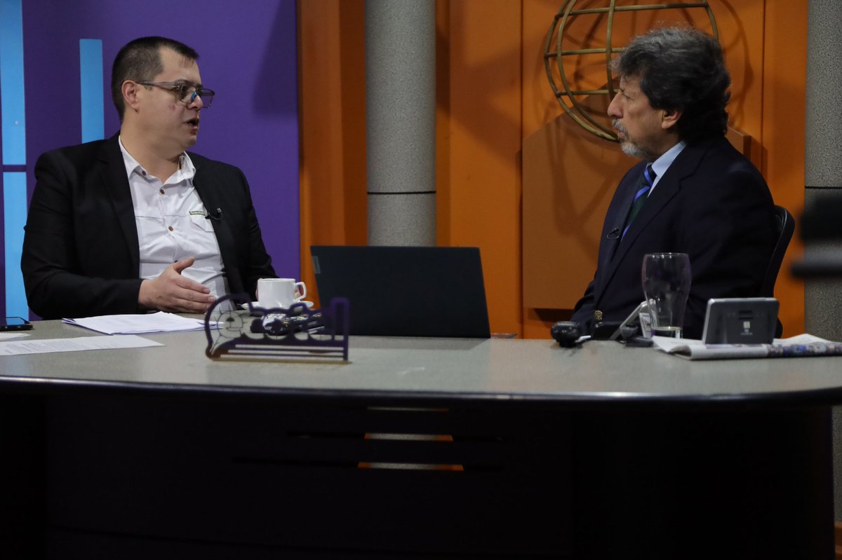 CNELoja's tweet photo. ENTREVISTA 📺 📻 | Nuestro director, Byron Vivanco Encalada, informó a Cadena Ecotel lo referente a las actividades del calendario aprobado para las #Elecciones2027Ec. 🗳️🇪🇨 https://t.co/FFkaoU90fY