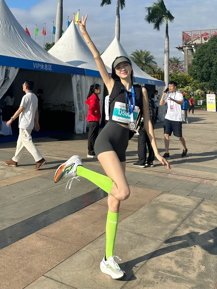 amber29bw0's tweet photo. [Growth hits hardest when you stop running from your flaws and start tending to them. Today’s messy step is tomorrow’s steady stride.] https://t.co/YEnPov0Mgx