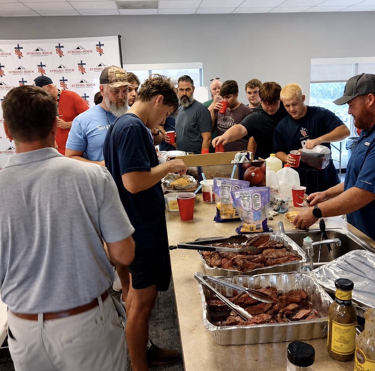 srcsfootball_'s tweet photo. 🚨 Decals with Dad 🚨
We had a great night of food, fellowship, and tradition at our annual Decals with Dad event!
A special thank you to everyone who helped cook, serve, organize, and invest their time to make the evening a success. We appreciate your support!
#alwayscompete https://t.co/s3nIkipx6I