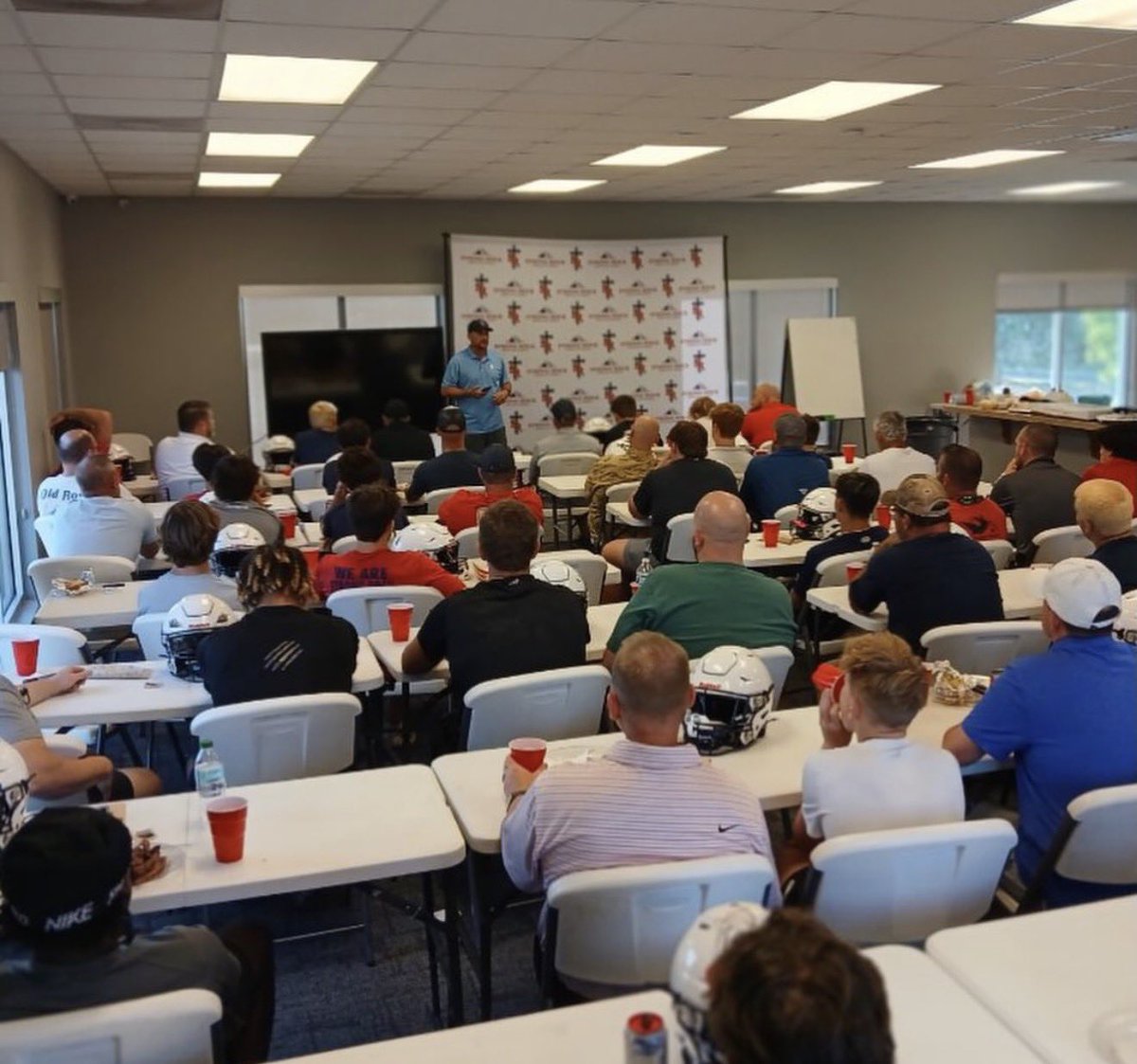 srcsfootball_'s tweet photo. 🚨 Decals with Dad 🚨
We had a great night of food, fellowship, and tradition at our annual Decals with Dad event!
A special thank you to everyone who helped cook, serve, organize, and invest their time to make the evening a success. We appreciate your support!
#alwayscompete https://t.co/s3nIkipx6I