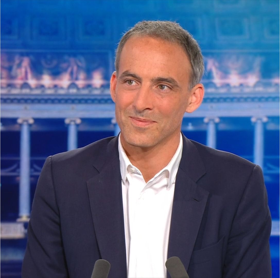 Brevesdepresse's tweet photo. ⚡️🇫🇷INFO - 15€ pour voter à la primaire du #PS : sous le sceau de l’anonymat, un cadre de Place publique, le parti de Raphaël #Glucksmann, confirme à Mediapart : « Le verrouillage du corps électoral a été voulu par Raphaël, car il a peur de perdre si trop de monde vient voter ». https://t.co/YAYk0Bzxy1