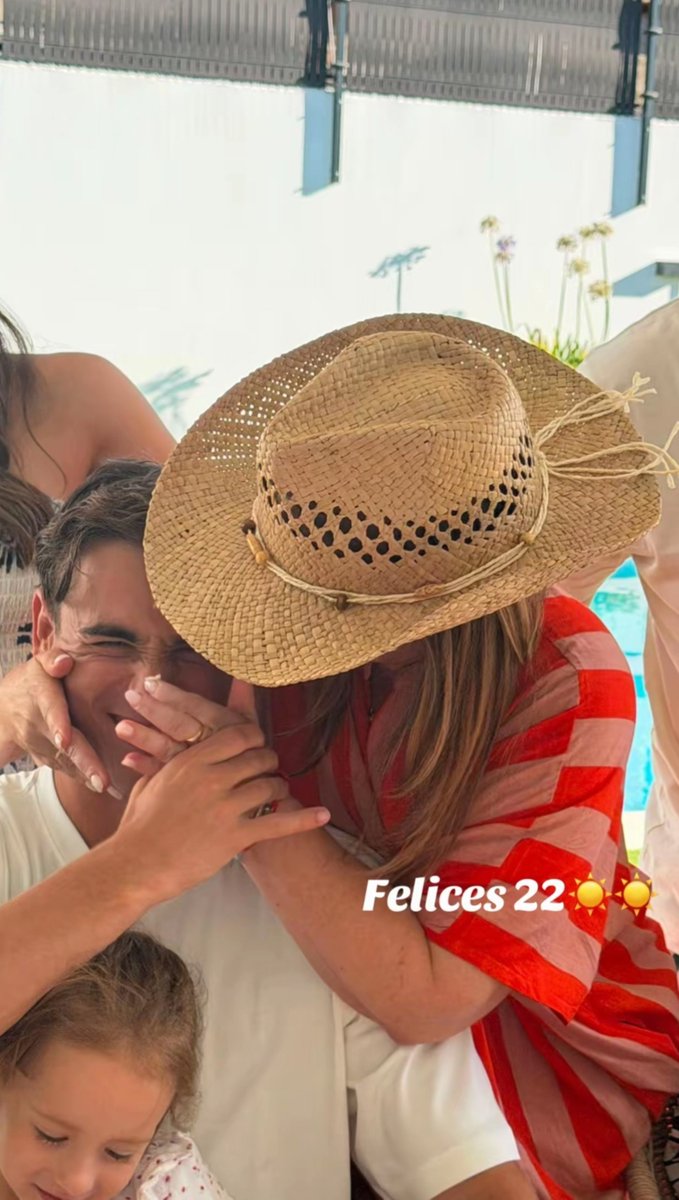 w_a_v_i's tweet photo. Gavi with his mom on TikTok 🤩🥰 https://t.co/jokf5iiyQz