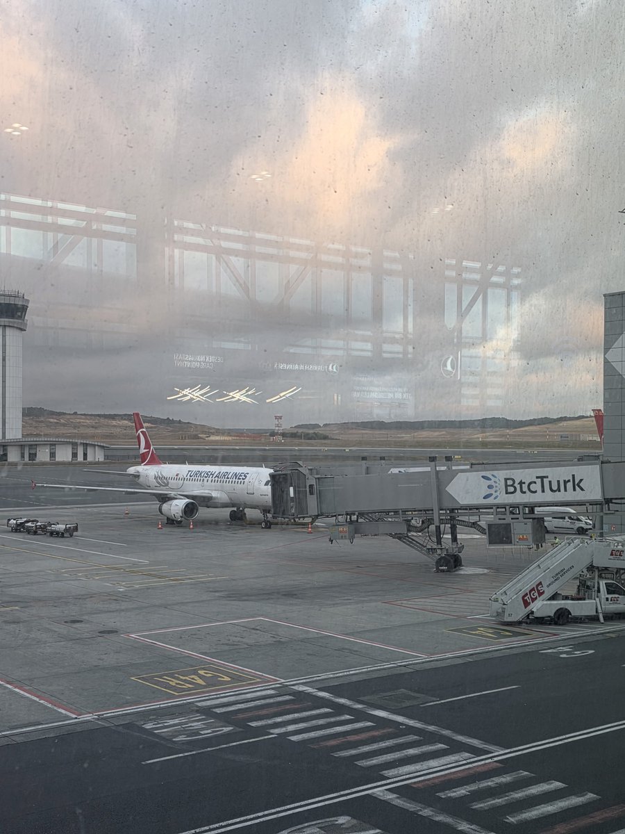 Esema26's tweet photo. bu bi veda degil bilakis görüsmek üzere istanbul🌹 https://t.co/XkvXHJS4e8