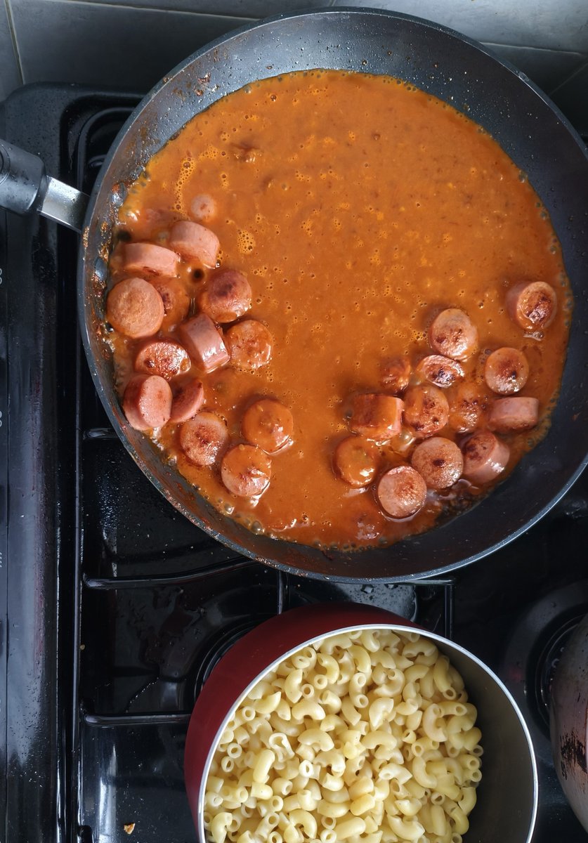 XoDomAct's tweet photo. Para hoy toca: sopa de codito con salsa de chipotle y salchicha 🍲
Solo ando esperando que la salsa reduzca ⌛ https://t.co/aBElvrPBvy