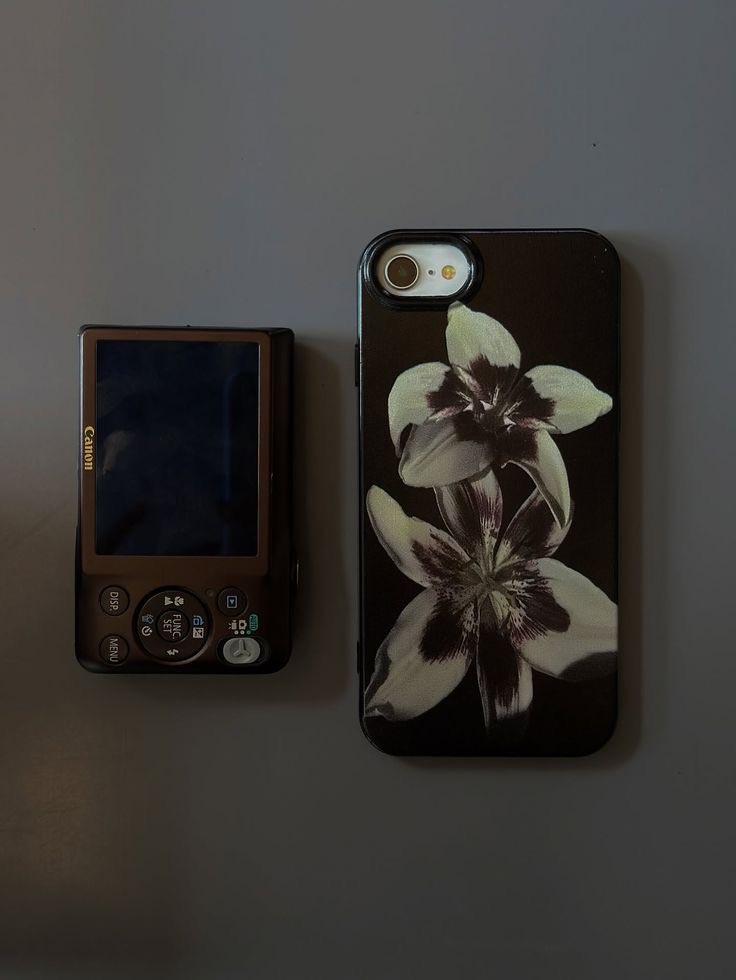iarabonini's tweet photo. how pinterest sees me:

★ phone case:
★ nail art:
★ acessory:
★ hair model: https://t.co/RVJlP9CtYT