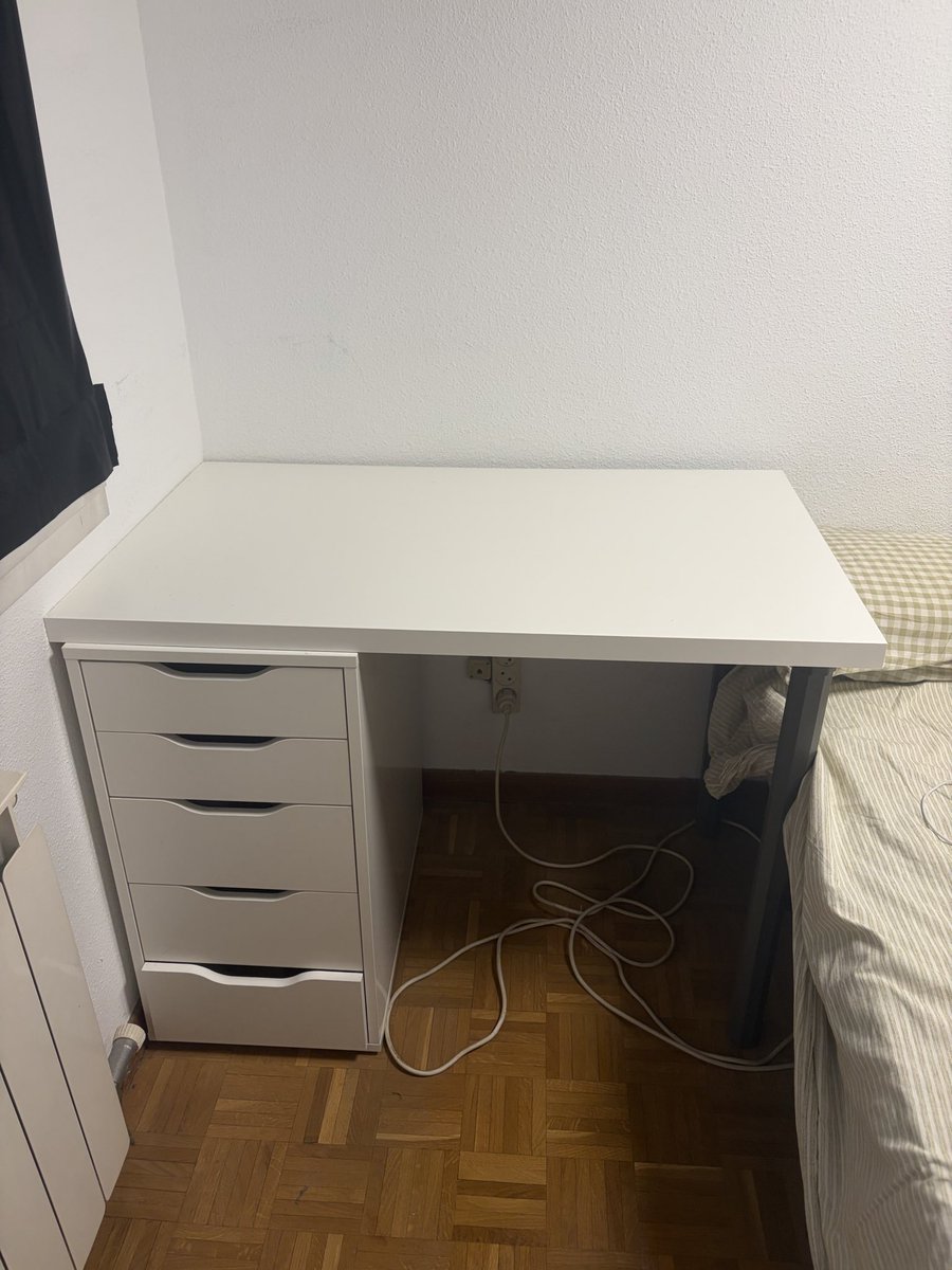 mlomnz's tweet photo. Holi, por si a alguien le interesa vendo cama de 135 cm (somier prácticamente nuevo + colchón en buen estado) y escritorio IKEA con cajonera, prácticamente nuevo, por mudanza

💰 230 € (negociable)
📍 Estrecho/Francos Rodriguez - Madrid
📅 Recogida los días 12, 13 o 14 de agosto https://t.co/gI5RGcKcwG