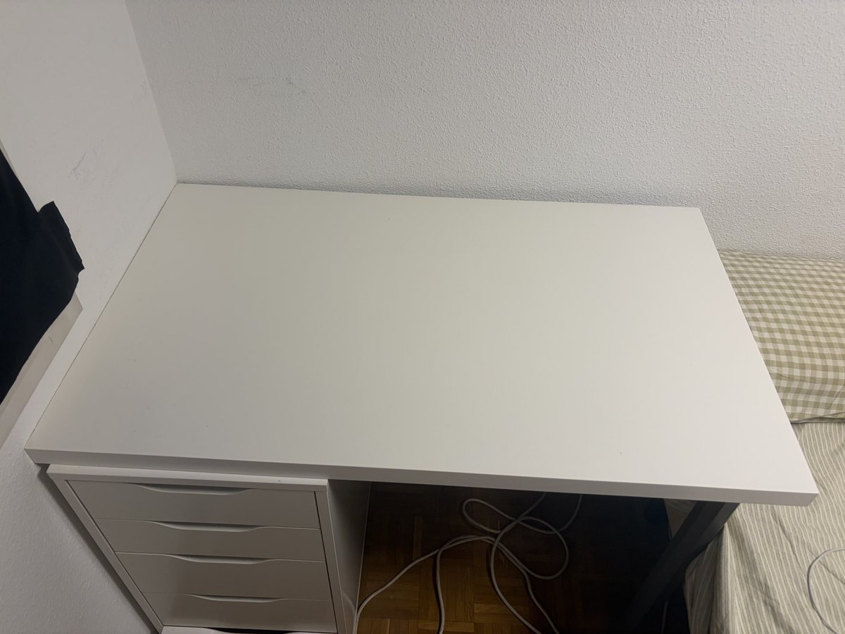 mlomnz's tweet photo. Holi, por si a alguien le interesa vendo cama de 135 cm (somier prácticamente nuevo + colchón en buen estado) y escritorio IKEA con cajonera, prácticamente nuevo, por mudanza

💰 230 € (negociable)
📍 Estrecho/Francos Rodriguez - Madrid
📅 Recogida los días 12, 13 o 14 de agosto https://t.co/gI5RGcKcwG
