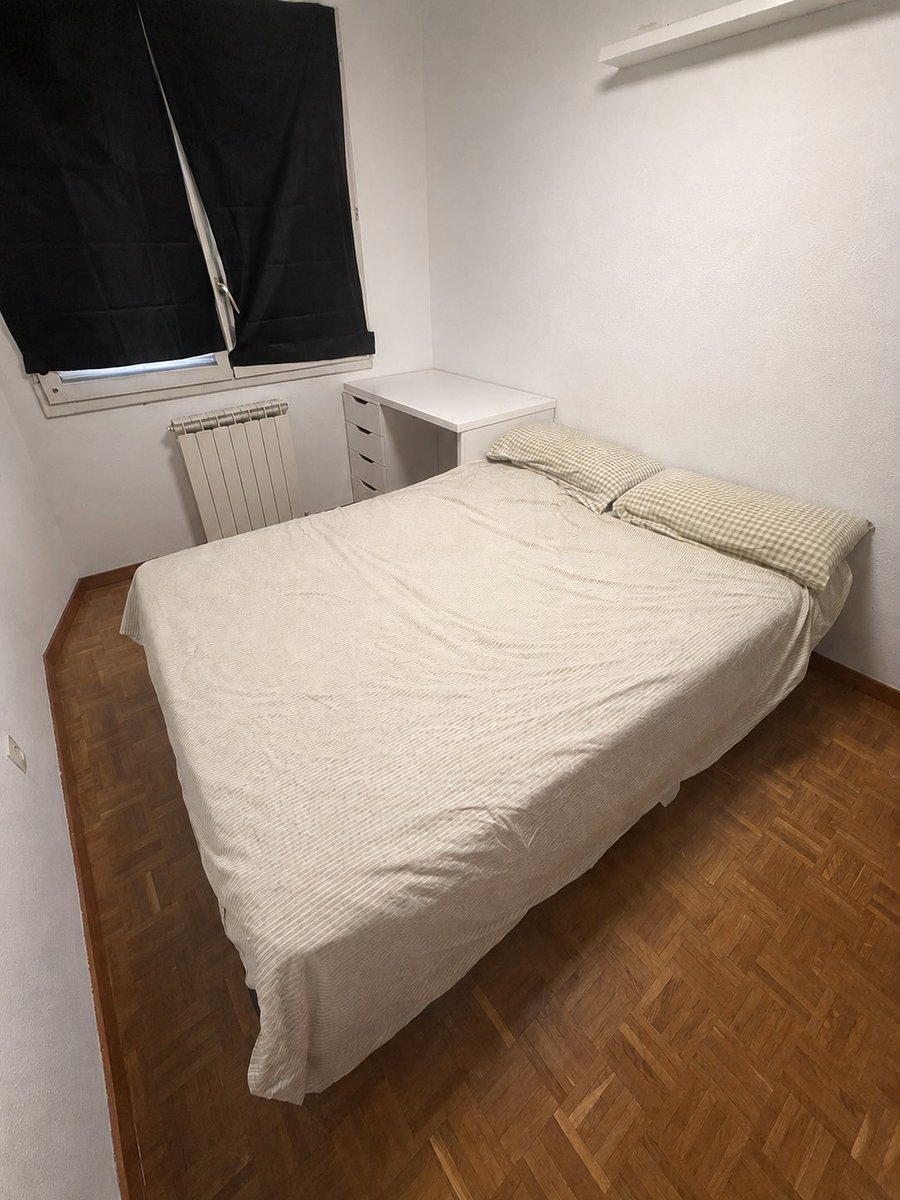 mlomnz's tweet photo. Holi, por si a alguien le interesa vendo cama de 135 cm (somier prácticamente nuevo + colchón en buen estado) y escritorio IKEA con cajonera, prácticamente nuevo, por mudanza

💰 230 € (negociable)
📍 Estrecho/Francos Rodriguez - Madrid
📅 Recogida los días 12, 13 o 14 de agosto https://t.co/gI5RGcKcwG