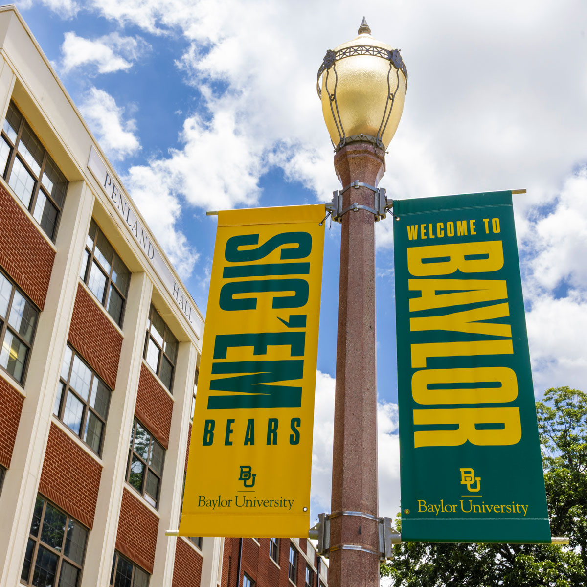 Baylor's tweet photo. Two weeks to #Move2BU! 🐻📦
Can't wait to welcome you, #BU30! https://t.co/IjRzZHMUwj
