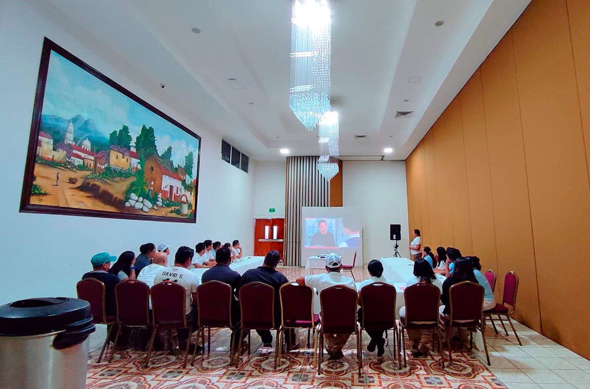 SedeturQROO's tweet photo. 🤝 Impartimos la capacitación "Atención al Cliente" al equipo de Cozumel Hotel & Resort: comunicación, hospitalidad y calidad en el servicio.
#TurismoDeCalidad #Cozumel https://t.co/AcXZERMgDZ