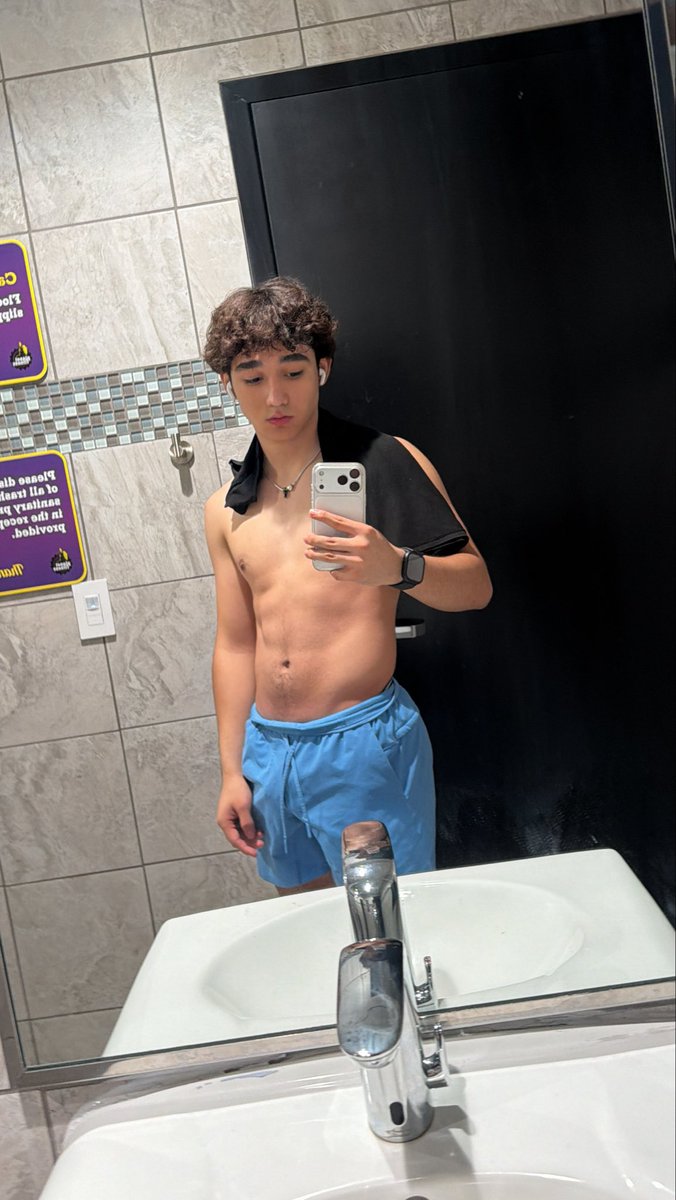 Leonarde45788's tweet photo. De donde son guap@s? 🫣 https://t.co/ocuF6putwH