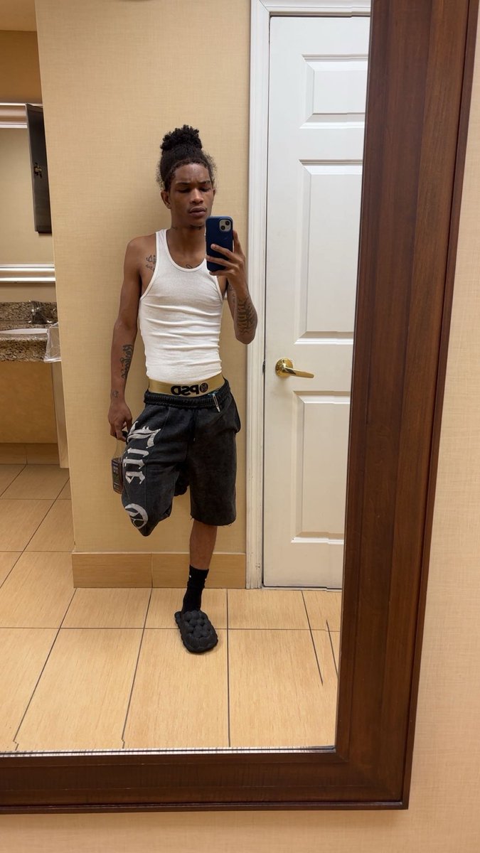 IDoMeFU's tweet photo. 🤟🏽 https://t.co/7YxG8Ldnew