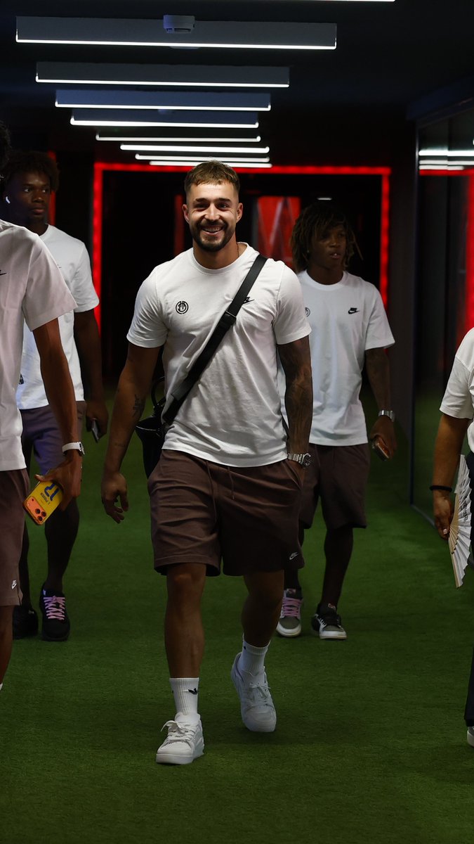 PSG_inside's tweet photo. 👋 @arnautenas 👀

Un visage familier à Majorque ! 😄 https://t.co/obkbeFD8Yb