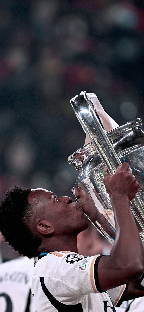 chamartinismo's tweet photo. Se queda en el club de su vida. https://t.co/4eYa1V4A8S