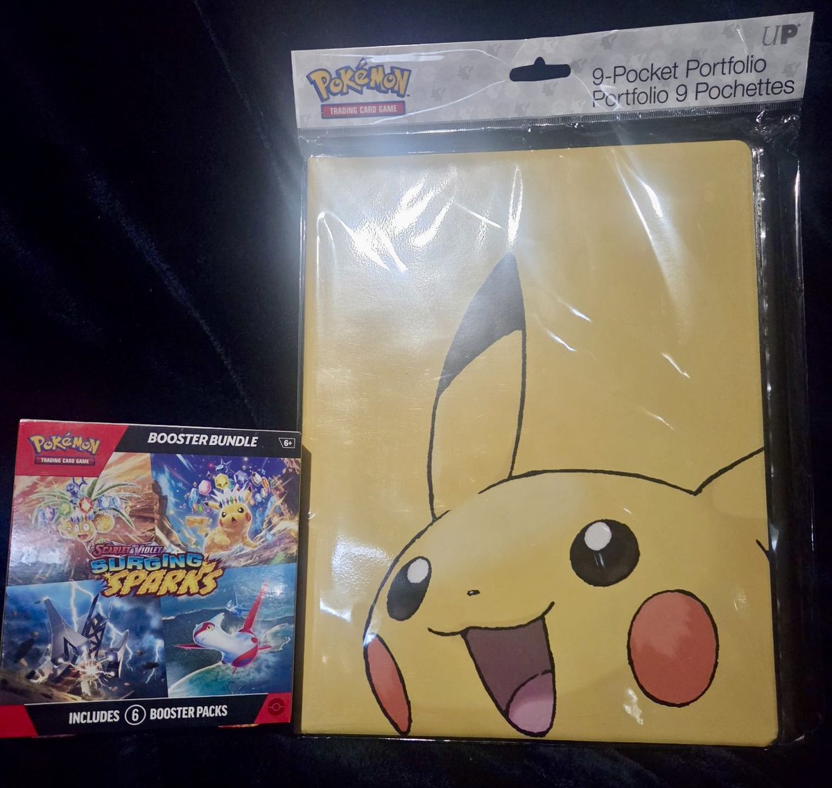 parkyspokestop's tweet photo. 🧇 Sparky Parky Consign 🧇 

🥇1x Surging Booster Box, 1x Lost Thunder Build and Battle, 1x Surging Bundle, 1x Surging Build and Battle, 1x Surging 3 Pack Hanger, 1x Worlds Deck, 2x Surging Sleeved ⚡️ 

🥈1x Surging Bundle and 9 Pocket binder

(A few things were thrown in and not added to total value 👀)

$10 a spot, 75 spots total! 15 max!

Wheel of 💀 live on Twitch 💜

RT for a chance at a free spot ❤️

🚢 and insurance included in the US