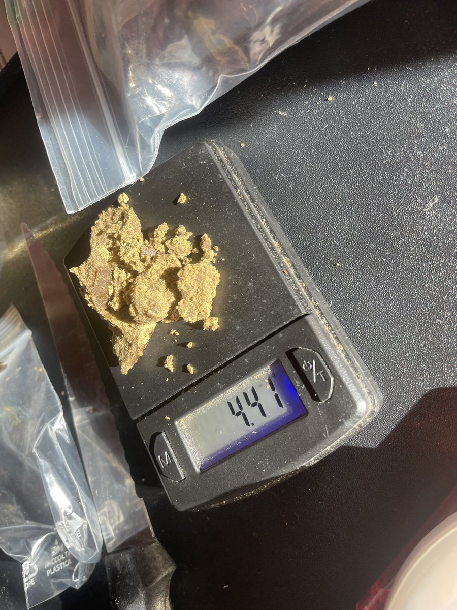 ALPHAZEPAM777's tweet photo. jcommande pr adam un de 5g de lemon papaya smuggler farm et le mec qui a fait la commande a rajouter 5g en + dcp on a eu notre commande en double 100bal de shit gratuit pr moi merci https://t.co/frnBoiUA8t