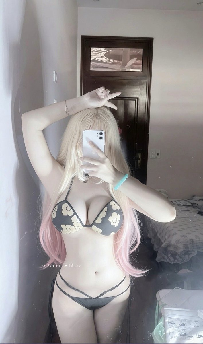 kitty_m3o's tweet photo. Marin Kitagawa>.< #cosplay https://t.co/kRhY6t7wr5
