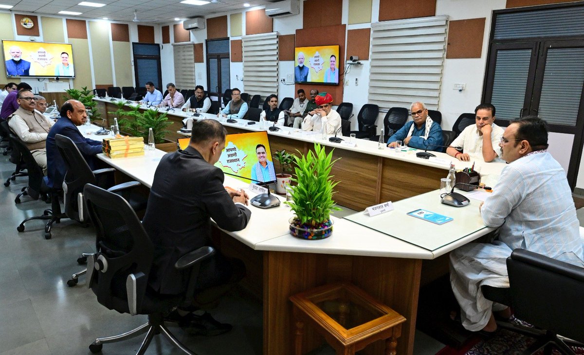 DIPRRajasthan's tweet photo. राजस्थान राज्य अन्य पिछड़ा वर्ग (राजनीतिक प्रतिनिधित्व) आयोग ने मुख्यमंत्री को सौंपा प्रतिवेदन

जमीनी स्तर पर लोकतंत्र को मजबूत करने के लिए प्रतिबद्ध राज्य सरकार

वन स्टेट-वन इलेक्शन से संसाधनों की होगी बचत, विकास कार्यों को मिलेगी निरंतर गति - मुख्यमंत्री भजनलाल शर्मा

https://t.co/zEjLLzpENq