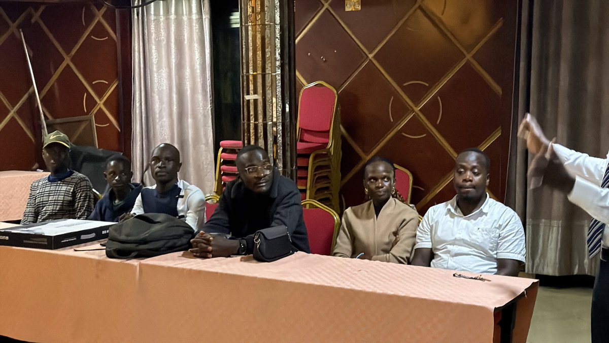 RCTmakindyeWest's tweet photo. Cold weather couldn't stop our members and friends from showing up! ❄️🔥 A full house as IPP @wanelobarogers of RAC @kanosug shares insights on "Beyond Numbers: Building a Strong Membership." Great fellowship, learning, and inspiration! #Rotaract #MembershipGrowth https://t.co/mE5hXP9ue4