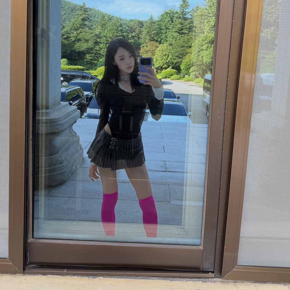 lxoxo's tweet photo. you can tell Fuchsia is her color. https://t.co/XoU4IEvYWB