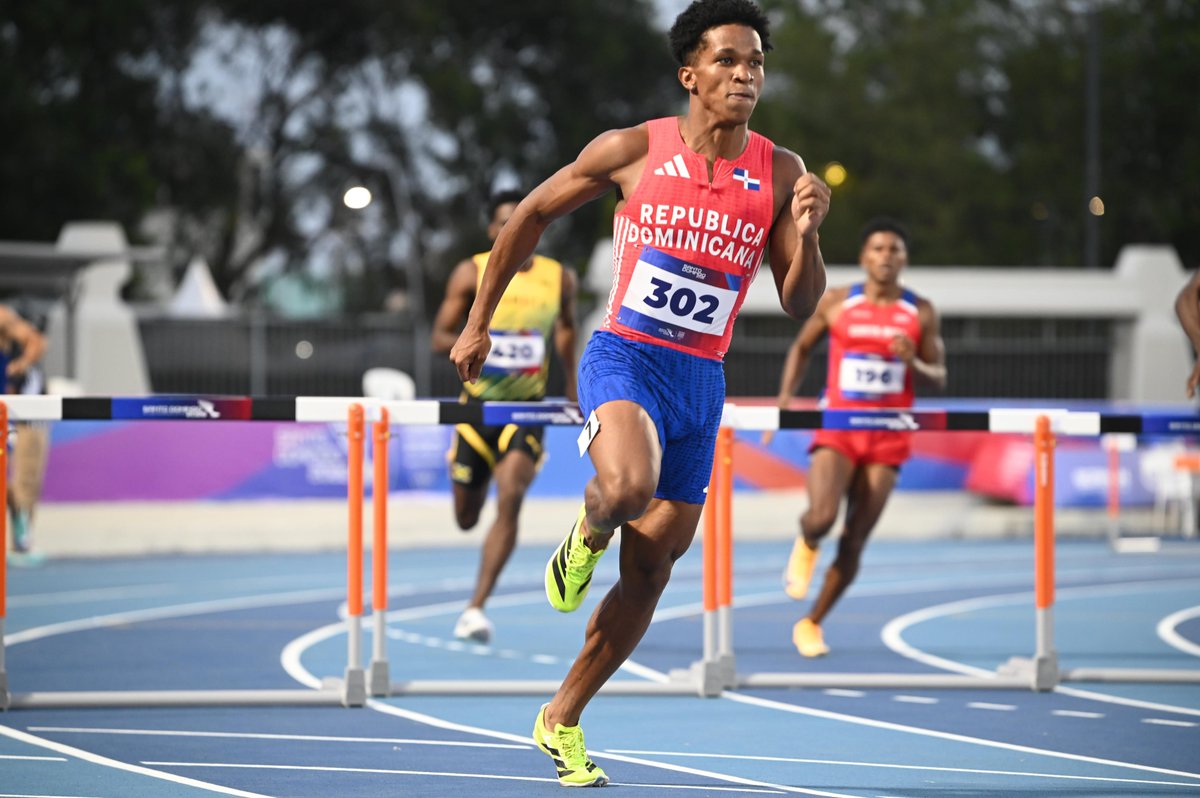 Sinergya06's tweet photo. 🥇🇩🇴 Yeral Núñez hizo historia al conquistar la medalla de oro en los 400 metros con vallas, sumando otro gran logro para el atletismo dominicano.
Detalles: https://t.co/7TmyTnQxxy
#YeralNúñez #Atletismo #TeamRD #SantoDomingo2026 #Oro #Sinergya https://t.co/TaJdvb74EH