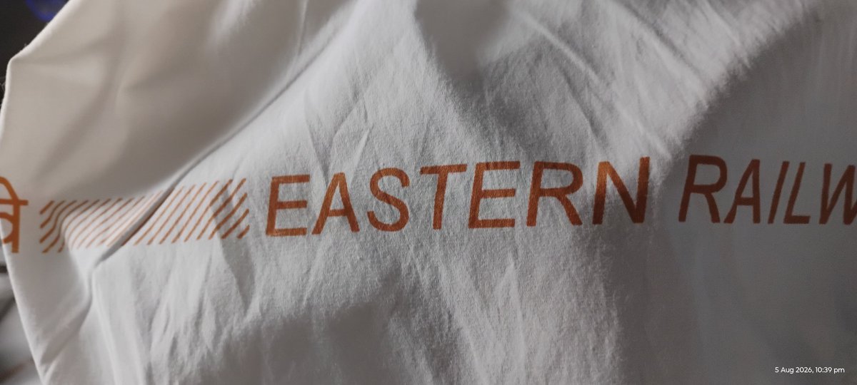 souvik1919's tweet photo. @RailMinIndia #easternrailway shifting to polyester Bed roll from #khadi 
It's very uncomfortable. So if you are planning to travel carry your own bed roll. https://t.co/WiNH6yWKJe