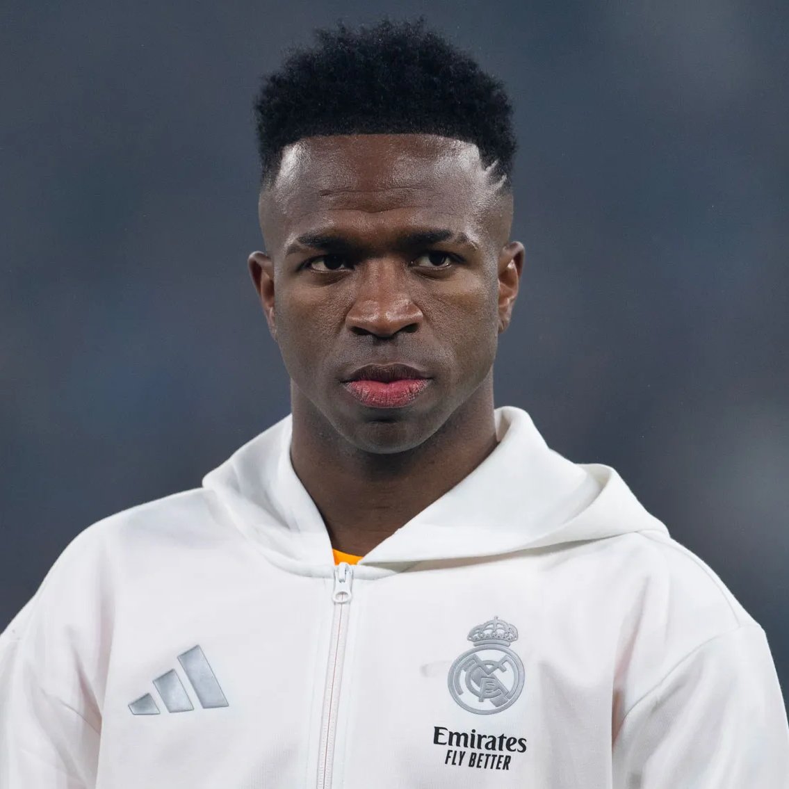 TouchlineX's tweet photo. 🚨 𝗕𝗥𝗘𝗔𝗞𝗜𝗡𝗚: The meeting between Real Madrid and Vini Jr was very positive for all parties.

Discussions are now underway over a new deal at the club.

— @FabrizioRomano https://t.co/SVadWgGalF