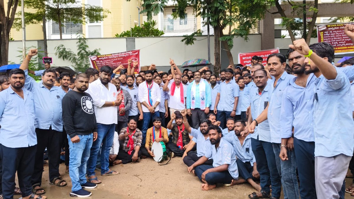 PrawinSahuJsp's tweet photo. IDA  గాంధీనగర్  MTAR EOU కంపెనీ  కార్మికుల సమ్మెకు మద్దతుగా జనసేన పార్టీ తెలంగాణ రాష్ట్ర ఇంచార్జ్ శ్రీ @JSPshankargoud గారు 

ఈయొక్క కార్యక్రమంలో జనసేనపార్టీ కార్మిక నాయకులు దారపు దుర్గాప్రసాద్ గారు, నియోజకవర్గ ఇన్చార్జ్ నందగిరి సతీష్ గారు, 

ప్రవీణ్ సాహు 
శేరిలింగంపల్లి https://t.co/ZyUfxXEO5o